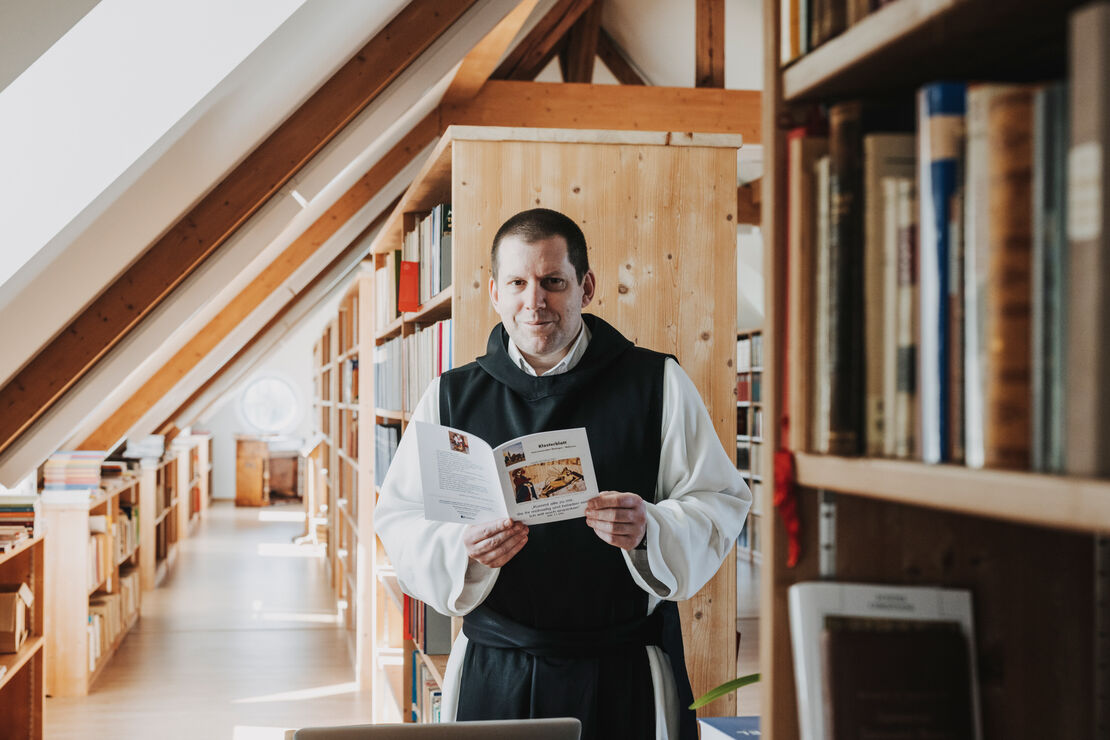 KLOSTER-MEHRERAU-Frater Josua Kirchenblatt quer_A-Lamprecht