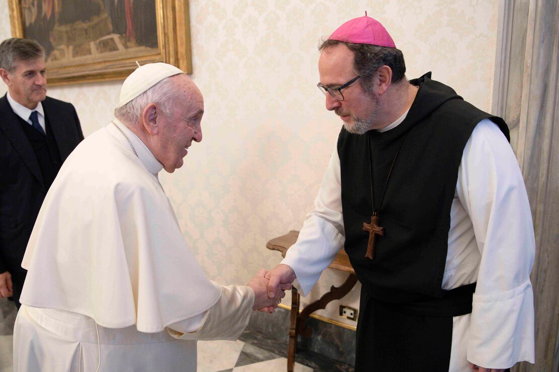 Papst Franziskus und Abt Vinzenz