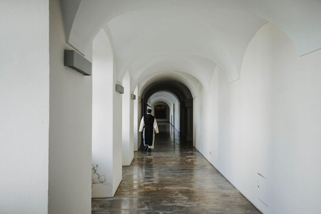 KLOSTER-MEHRERAU-Gang_A-Lamprecht