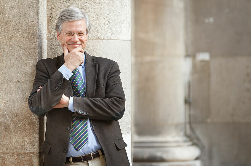 csm_Beck-mit-hand-Portrait_09_85adb324ce