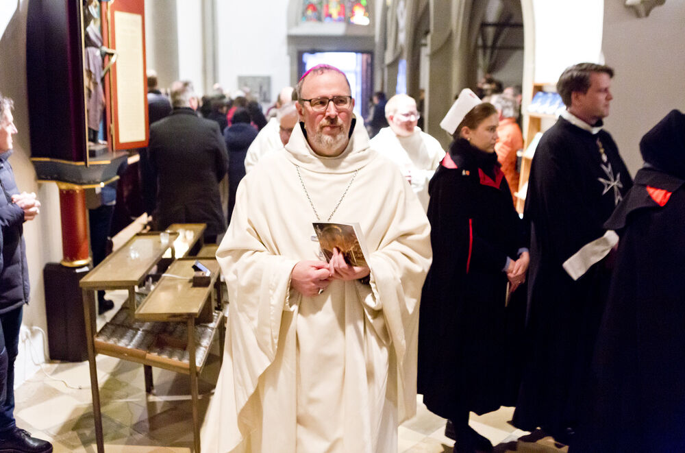 Feldkirch_am_30_3_2026_Bischof_Benno_Elbs_bei_der_Weihe_des_Chrisam_Oel_im_Dom_von_Feldkirch_Kirche__Ministranten__Segnung-Chrisamoel_191_2026_03_30