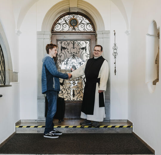 KLOSTER-MEHRERAU-Pater Prior Henrik Gastpater hoch_A-Lamprecht