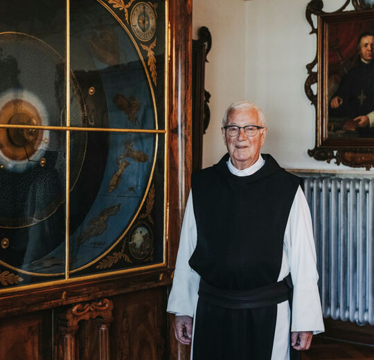 KLOSTER-MEHRERAU-Pater Nivard_Uhr_kleiner Tafelsaal_A-Lamprecht