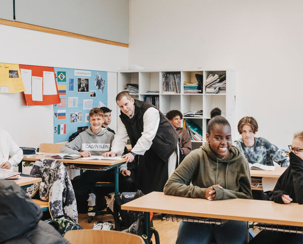 COLLEGIUM-BERNARDI_Frater Josua im Klassenzimmer_A-Lamprecht