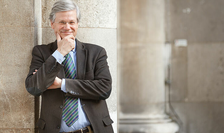 csm_Beck-mit-hand-Portrait_09_85adb324ce